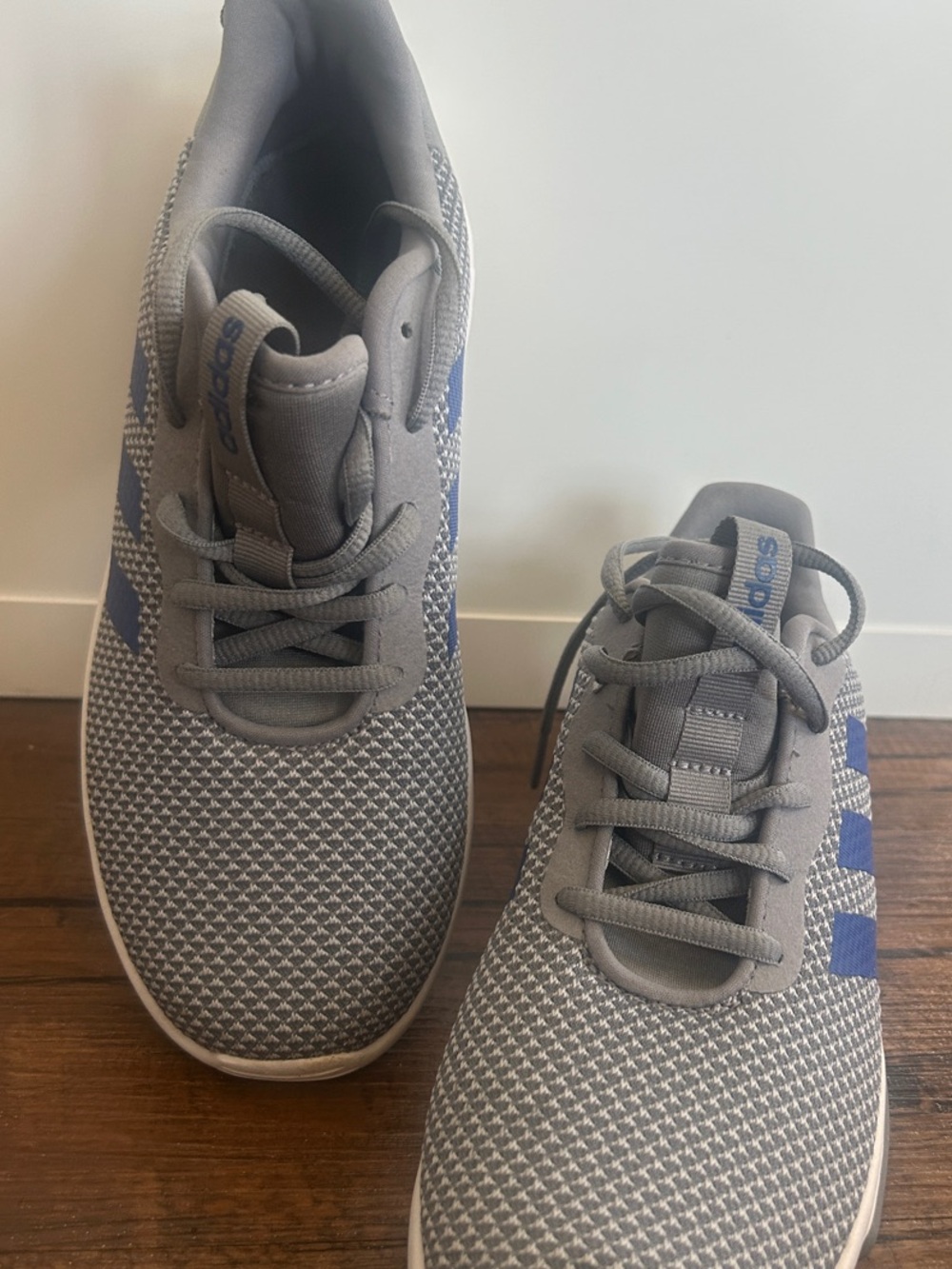 NEW adidas kids, men or women’s Gray Sneakers with Blue Stripes - Picture 2 of 13